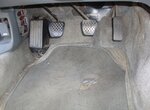 054 INTERIOR - pedals.jpg